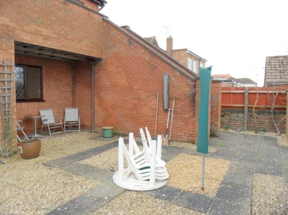 1 Bedroom Ground floor flat 3
