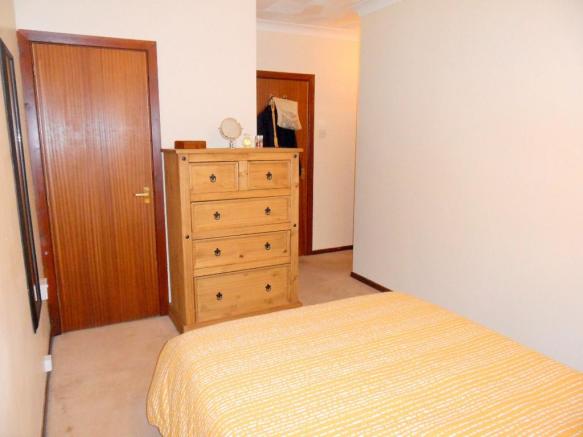 1 Bedroom Ground floor flat 7