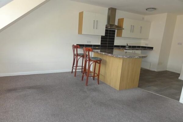 1 bedroom flat Second Floor 1