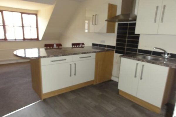 1 bedroom flat Second Floor 2