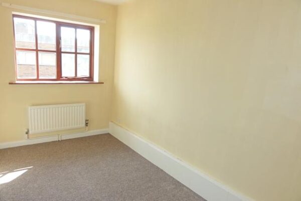 1 bedroom flat Second Floor 3